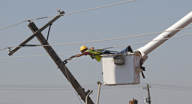 ideal-funny-lineman-pictures.jpg